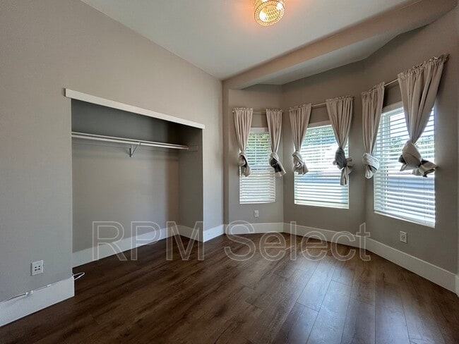 Building Photo - 519 8th St