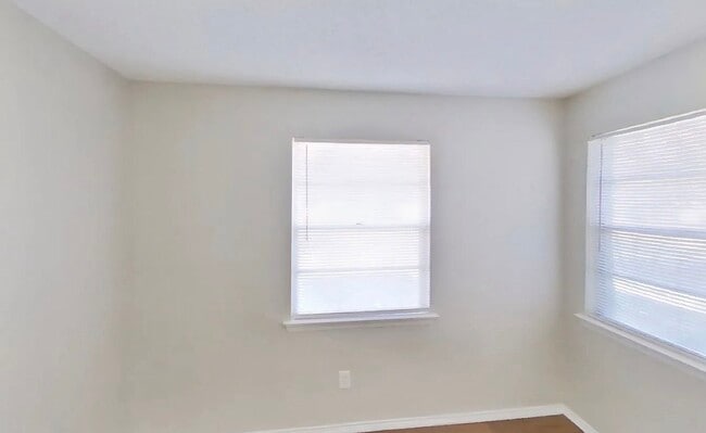 Building Photo - Beautifully Renovated 3-Bedroom Home with Premium Finishes