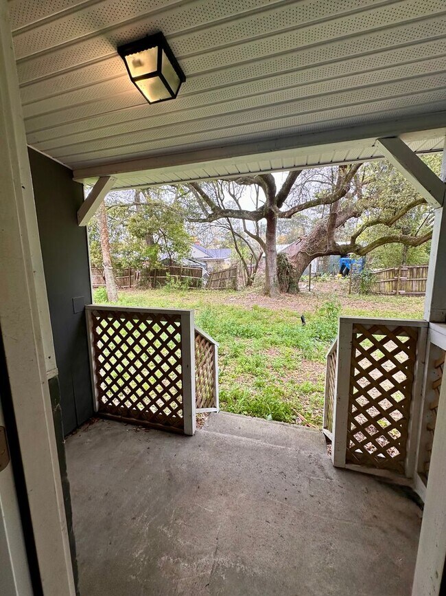 Building Photo - 3742/3748 Ogg Ave Brunswick