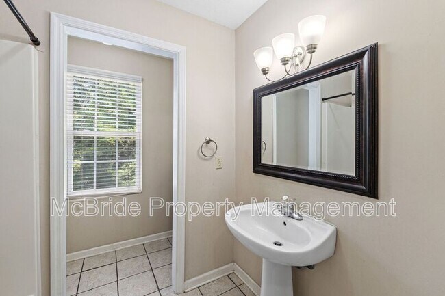 Building Photo - 3358 Tanglewood Dr