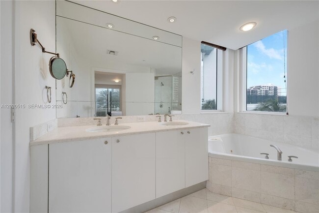 Building Photo - 901 Brickell Key Blvd