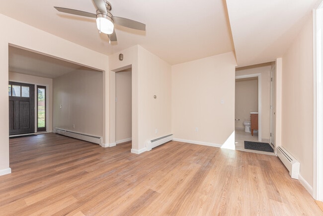 Building Photo - 1520 Traver Rd