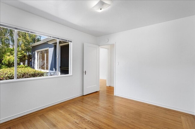Building Photo - 3129 Fernside Blvd