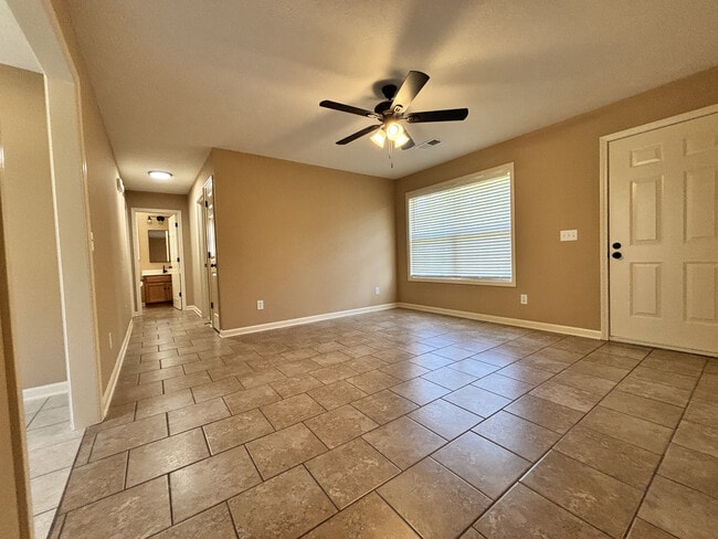 Building Photo - 546 Carter Ln