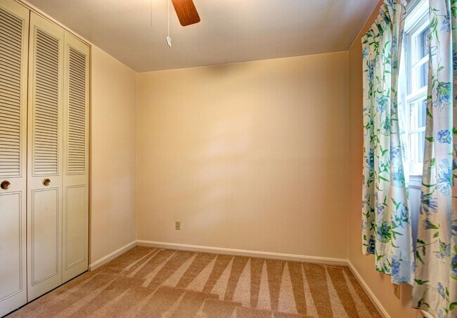 Building Photo - Available NOW - 4 beds/ 2 baths - $2,000/mo