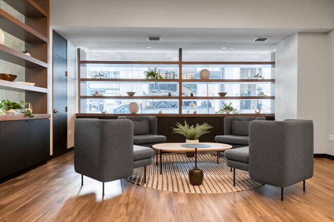 Building Photo - 612 Flower St