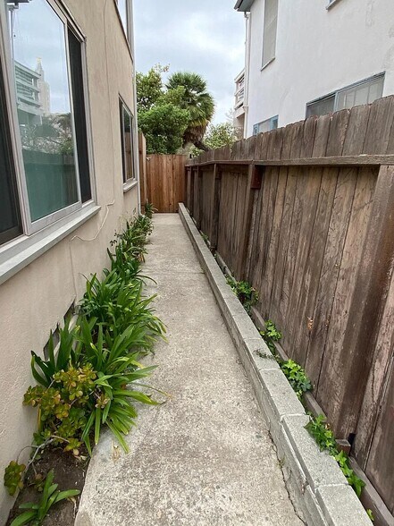 Building Photo - 1715 Glendon Ave