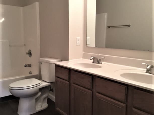 Building Photo - 352 Pinecrest Ct