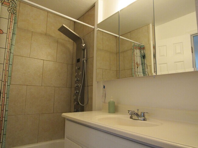 Building Photo - Venetian Palms 12640-1911