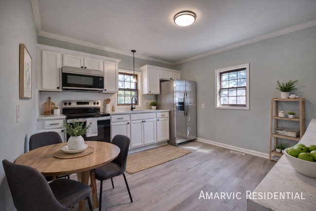 Building Photo - 3541 Zeno St