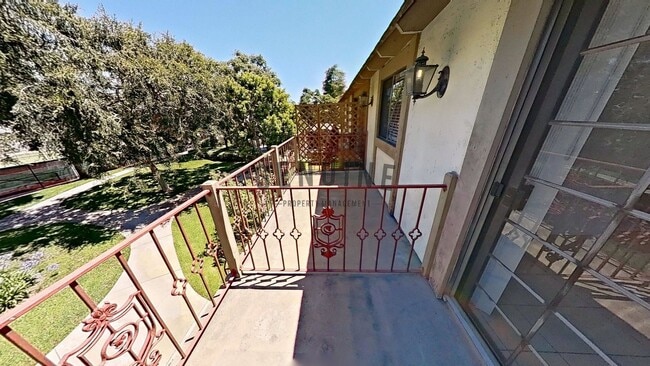 Building Photo - 2 Bedroom ~ Live in the Heart of South Coa...