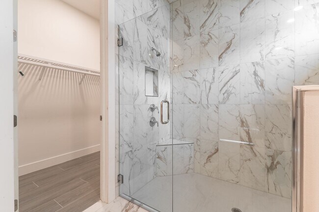 Building Photo - Exquisite 3-Bed 3.5-Bath Home in Prestigio...