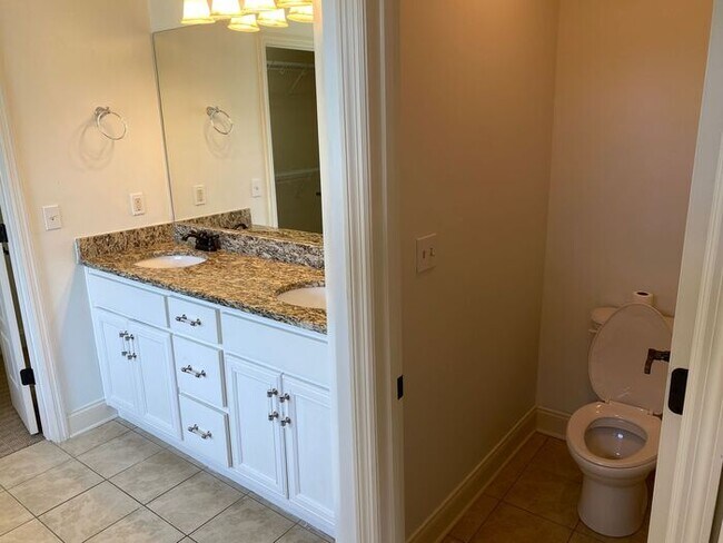 Building Photo - Now Offering ONE-MONTH FREE as Move-in Cre...
