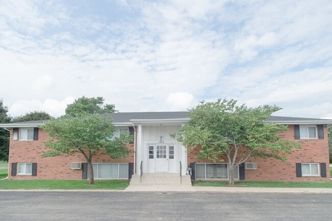Building Photo - 2 Bedrooms | 1 Bath | 2nd Level