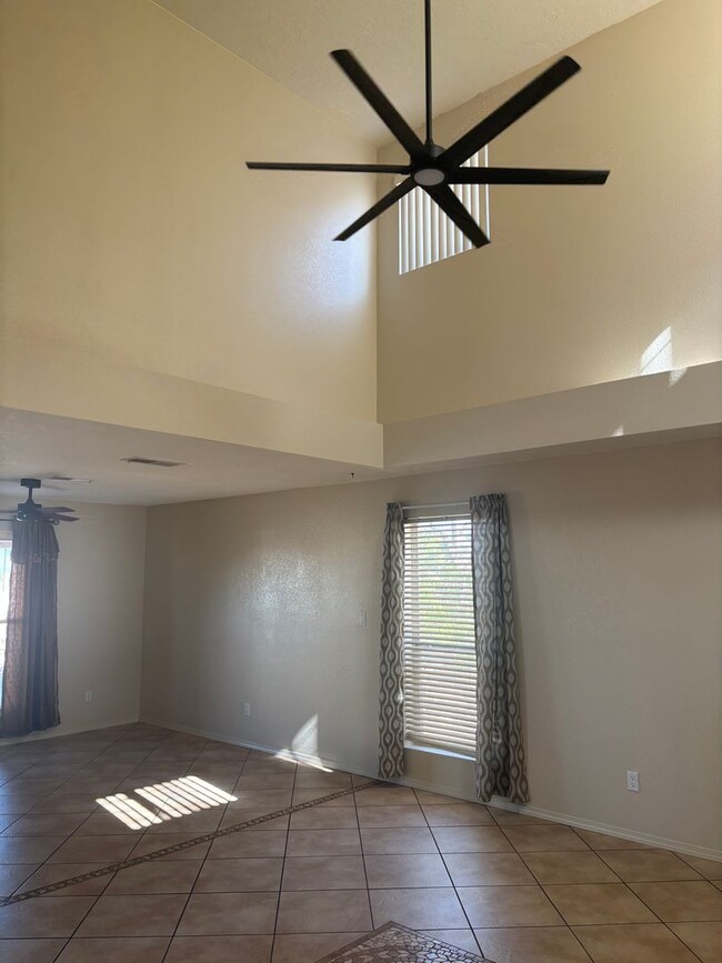 Building Photo - Charming 4-Bedroom Home in a Prime Location!