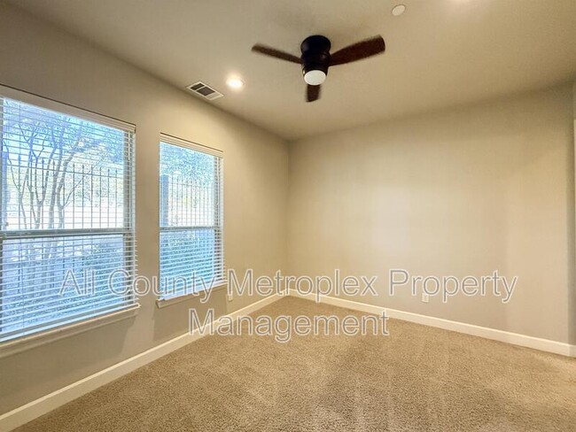 Building Photo - 7333 Valley View Ln