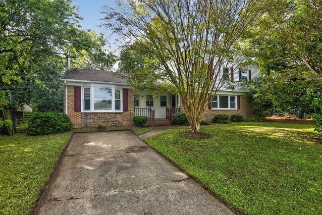 Primary Photo - Lakeville Estates