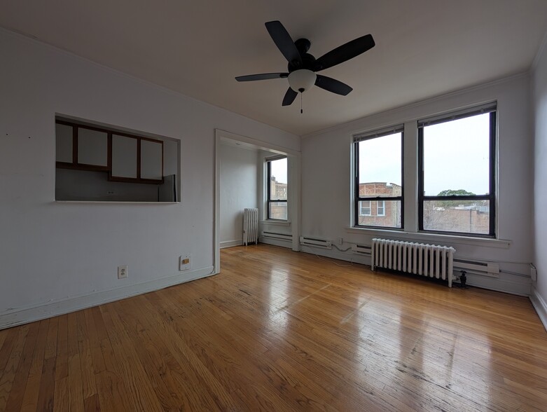 Primary Photo - 3346 N Marshfield Ave