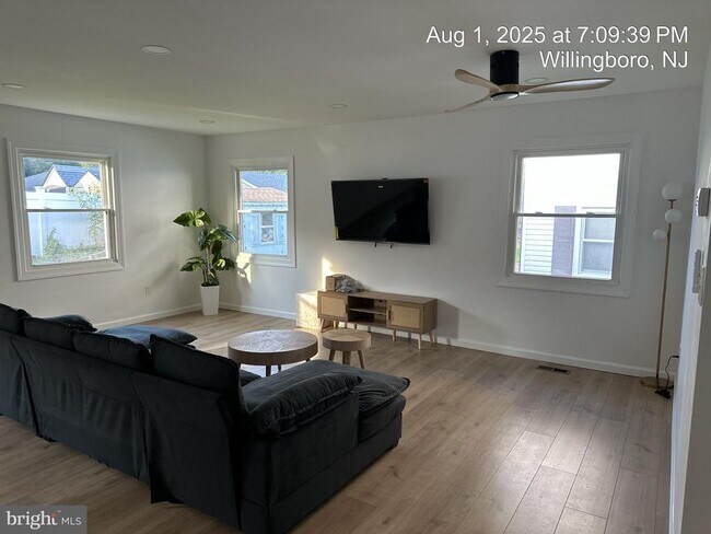 Building Photo - 29 Hinsdale Ln