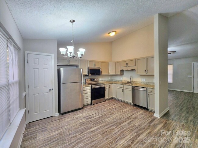 Building Photo - 209 Hickory Wood Dr