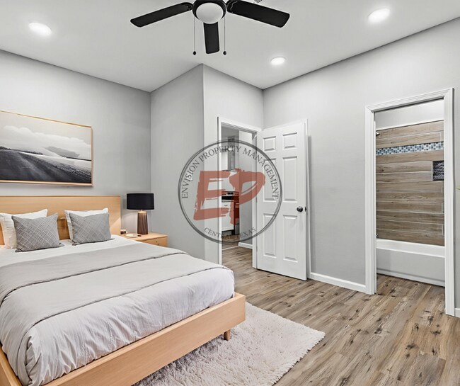 Building Photo - 221 N Bermuda St