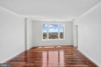 Building Photo - 100 Harborview Dr