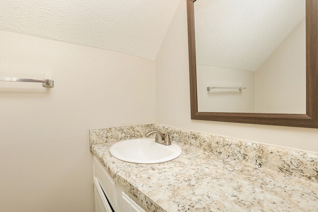 Building Photo - 3200 Lakeford Dr