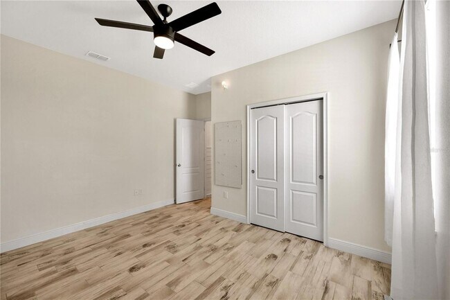Building Photo - 6518 Park Strand Dr