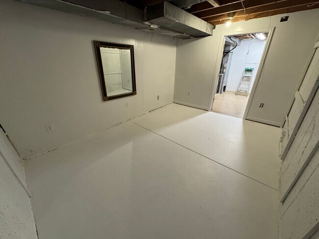 Building Photo - Spacious Morrison Home