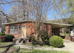 Building Photo - 2 Bedroom, 1 Bathroom House in High Point!