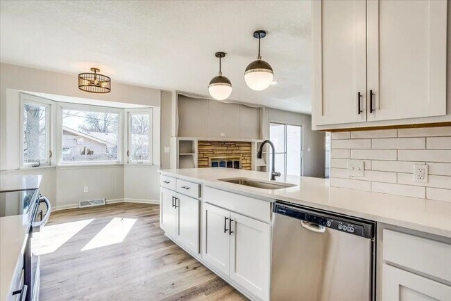 Building Photo - 6503 E 16th St N