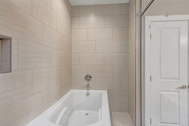 Building Photo - 4 BR with amenities in The Nations~