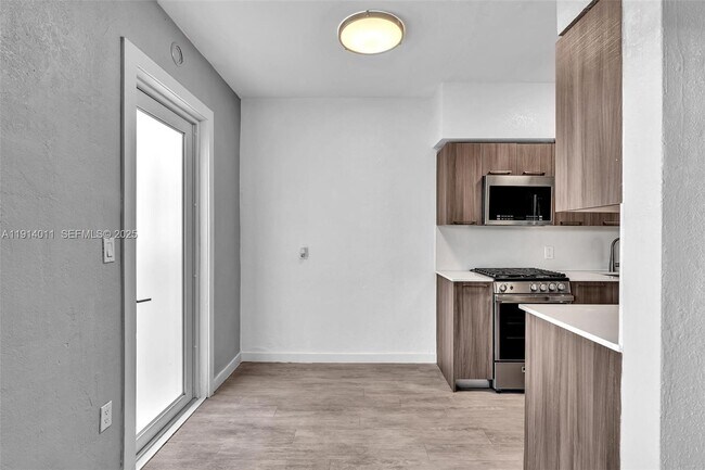 Building Photo - 9200 E Bay Harbor Dr