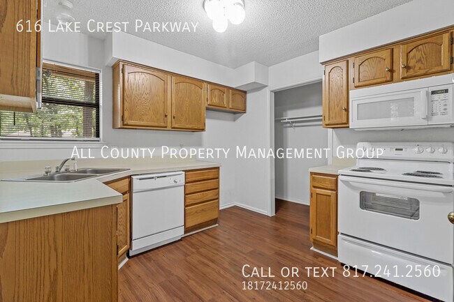 Building Photo - 616 Lake Crest Pkwy