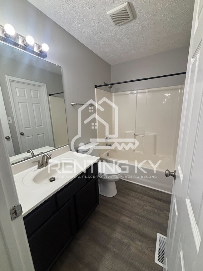 Building Photo - Newly Renovated 3-Bed, 2-Bath Stand-alone House!