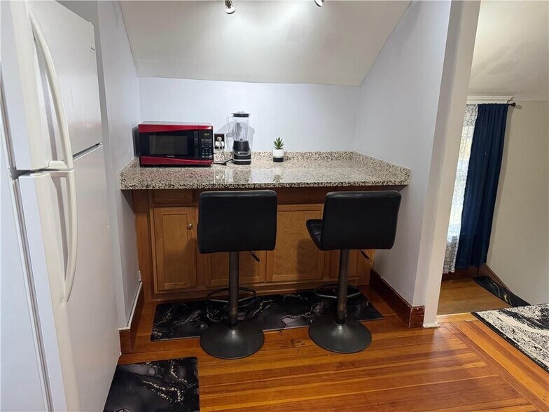 Building Photo - 2 Brook St