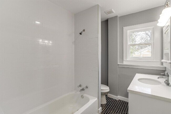 Building Photo - Charming 3 Bedroom Home in Desired TCU Neighborhood