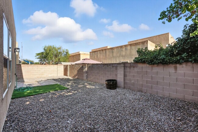 Building Photo - Move-In Ready 3 Bed / 2 Bath Home for Rent...