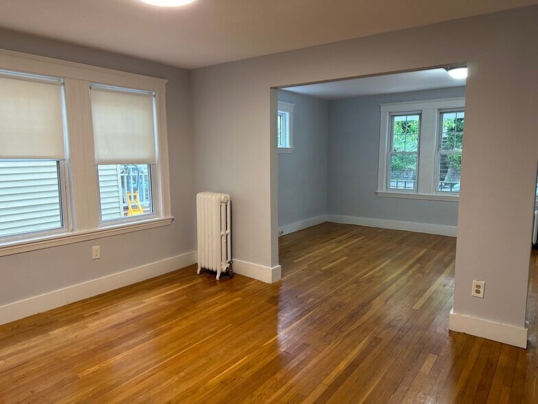 Building Photo - 18 Symmes St