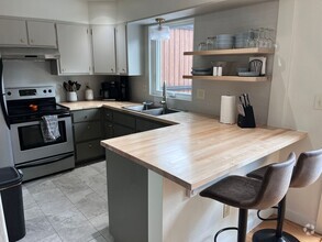 Building Photo - Fully Furnished Condo Near Downtown Bozema...