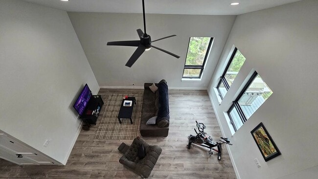 Building Photo - Fully furnished town home in Bigfork