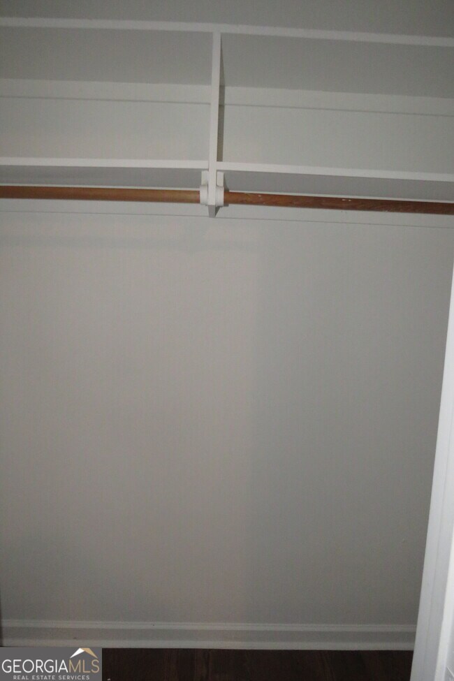 Building Photo - 1105 Hampton Rd