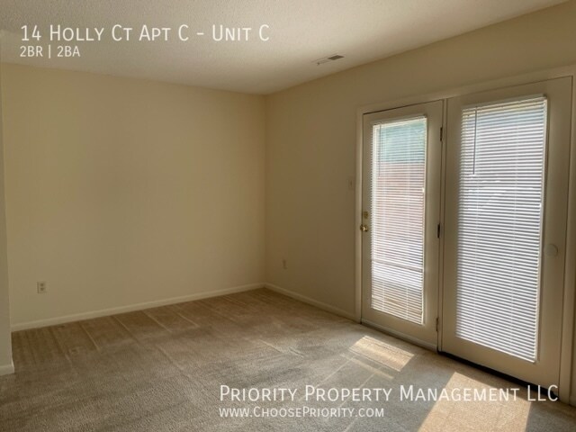 Building Photo - 2 bedroom, 1.5 bath townhome