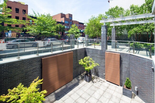 Building Photo - 163 Washington Ave