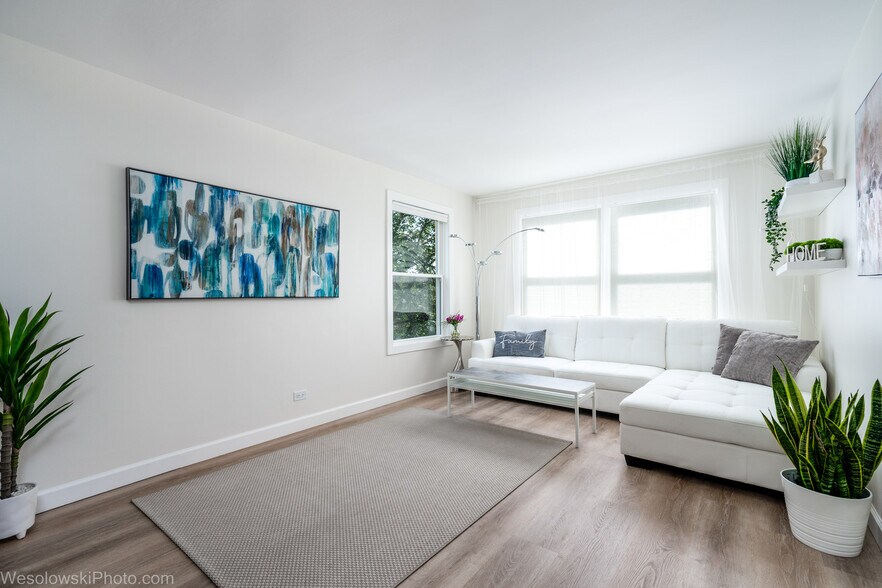 Fully furnished 1 or 2bd, parking, balcony, AC, Laundry - 9003 Bronx Ave