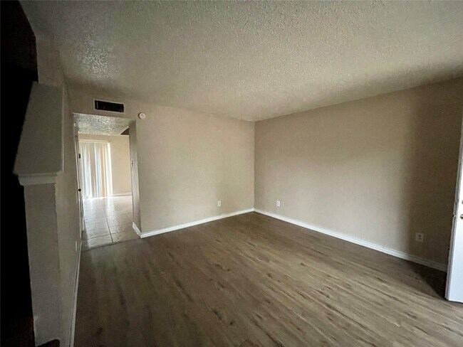 Building Photo - 702 Hargest St