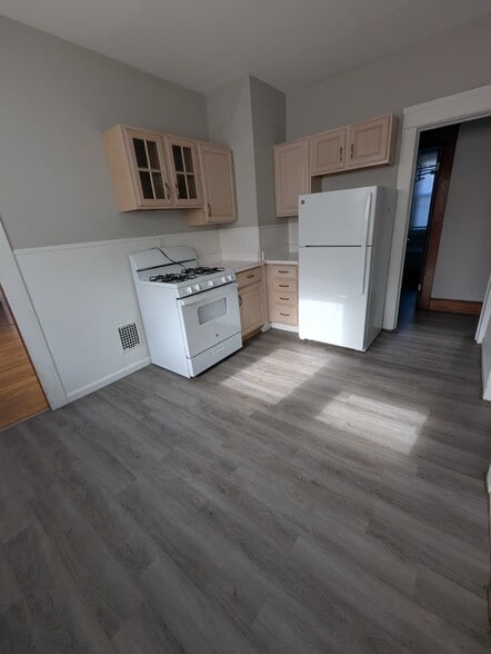 Building Photo - 139 Beacon Ave