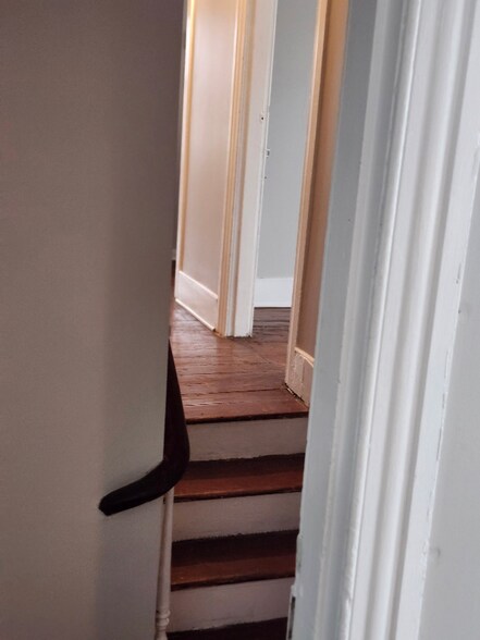 Building Photo - 332 W St Joseph St