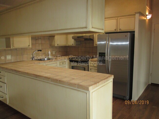 Building Photo - 3NW Guadalupe Ave