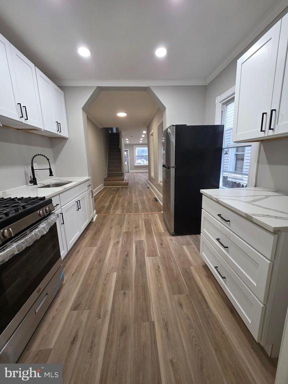 Building Photo - 158 W Green St